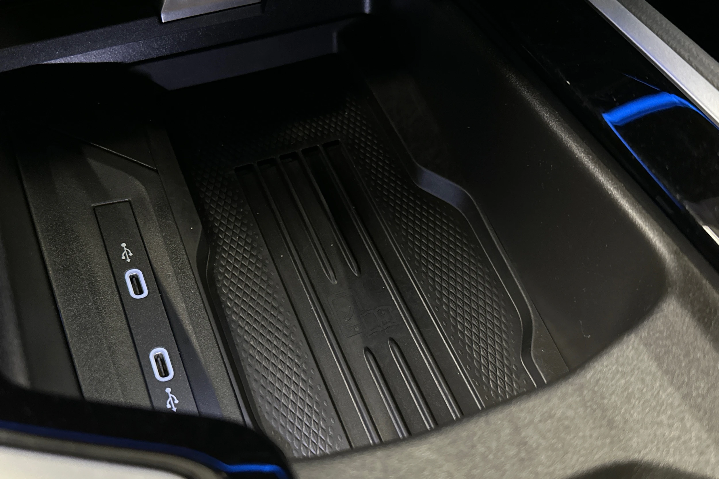harmaa Volkswagen Passat 2025 kuva 32.