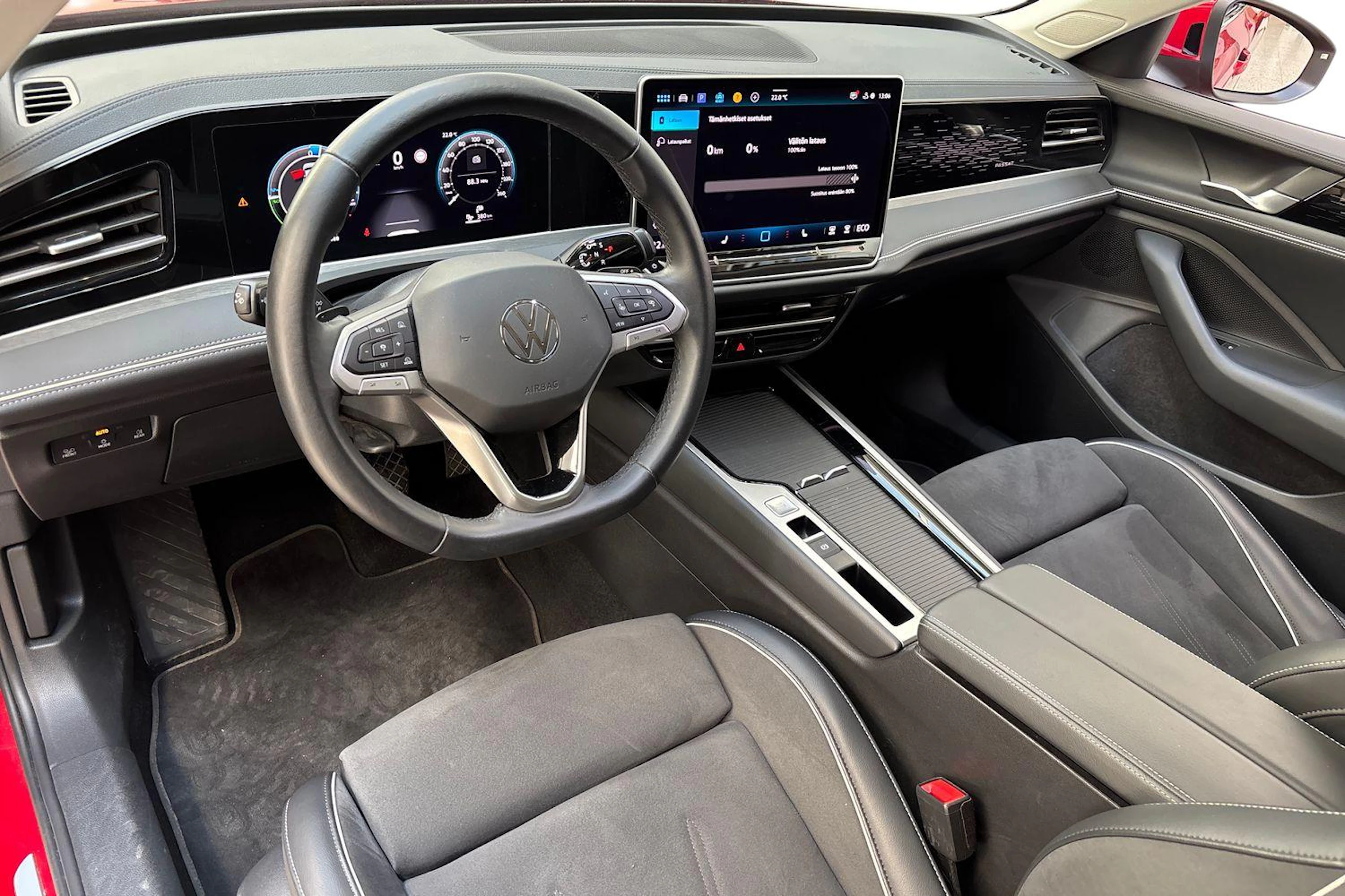 punainen Volkswagen Passat 2025 kuva 8.