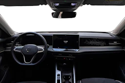 punainen Volkswagen Passat 2025 kuva 9.