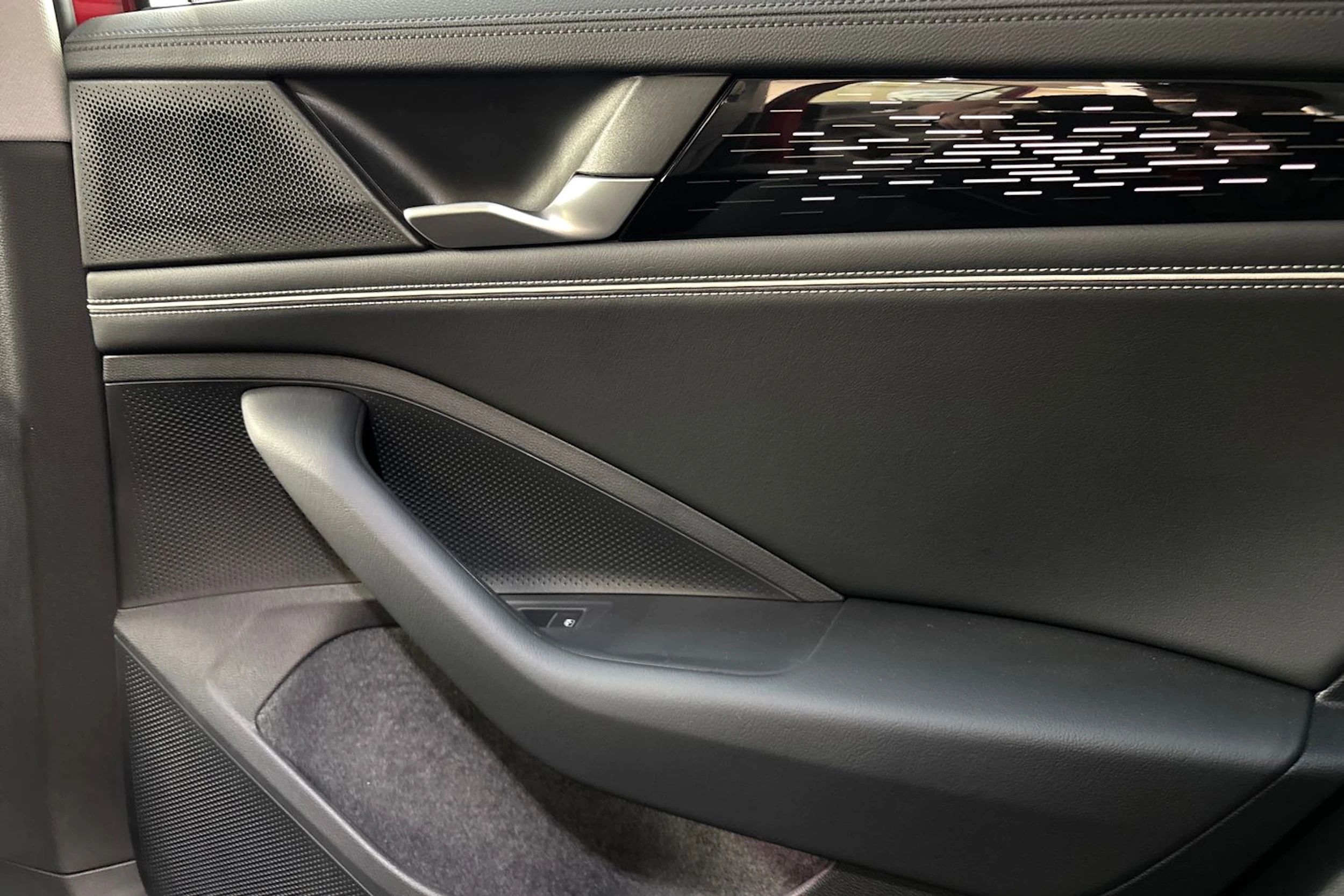 punainen Volkswagen Passat 2025 kuva 19.