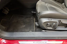 punainen Volkswagen Passat 2025 kuva 22.