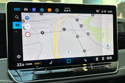 punainen Volkswagen Passat 2025 kuva 28.