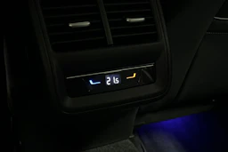 musta Volkswagen Passat 2025 kuva 18.