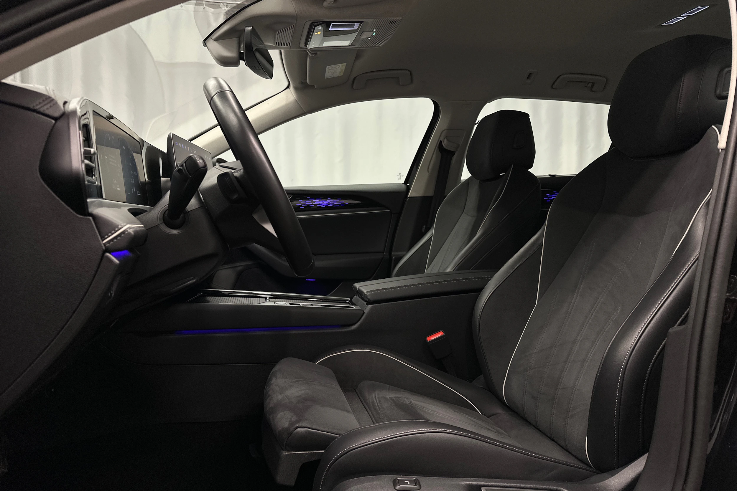 musta Volkswagen Passat 2025 kuva 19.