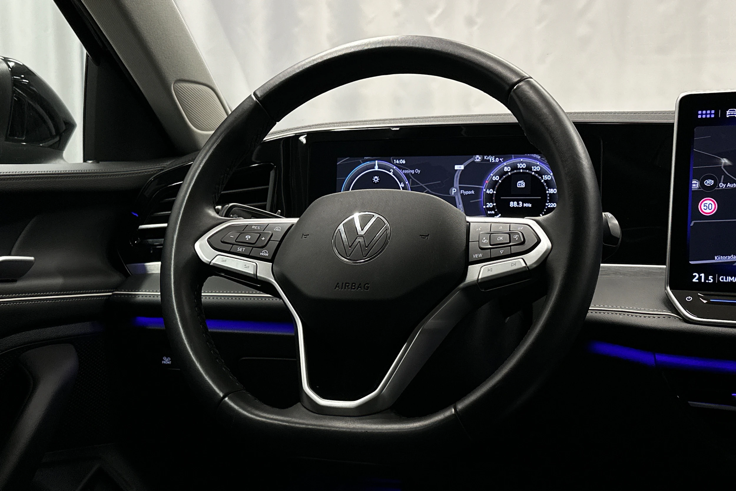 musta Volkswagen Passat 2025 kuva 20.