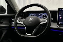 musta Volkswagen Passat 2025 kuva 20.