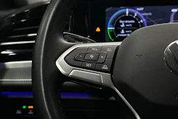 musta Volkswagen Passat 2025 kuva 21.