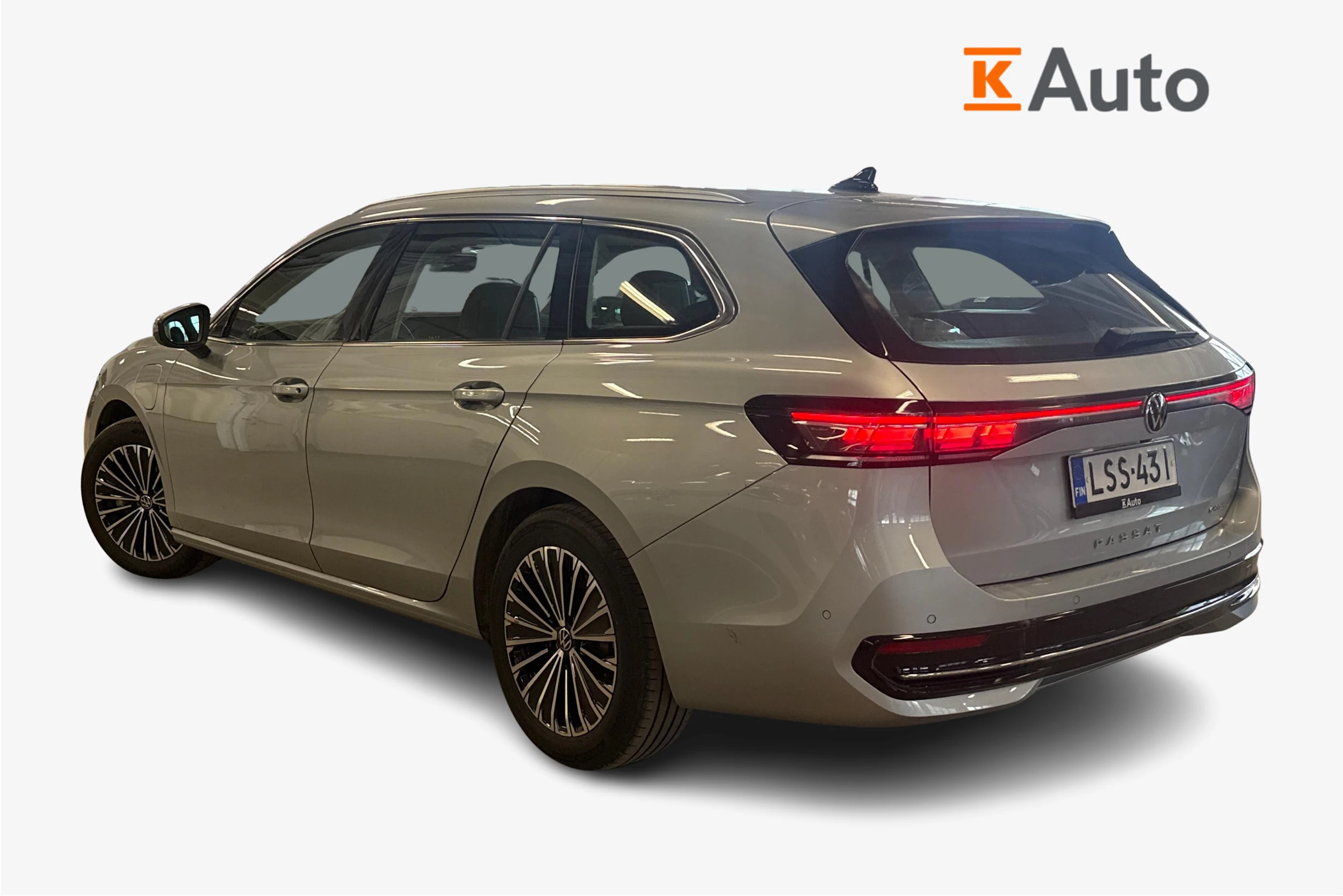 harmaa Volkswagen Passat 2025 kuva 2.