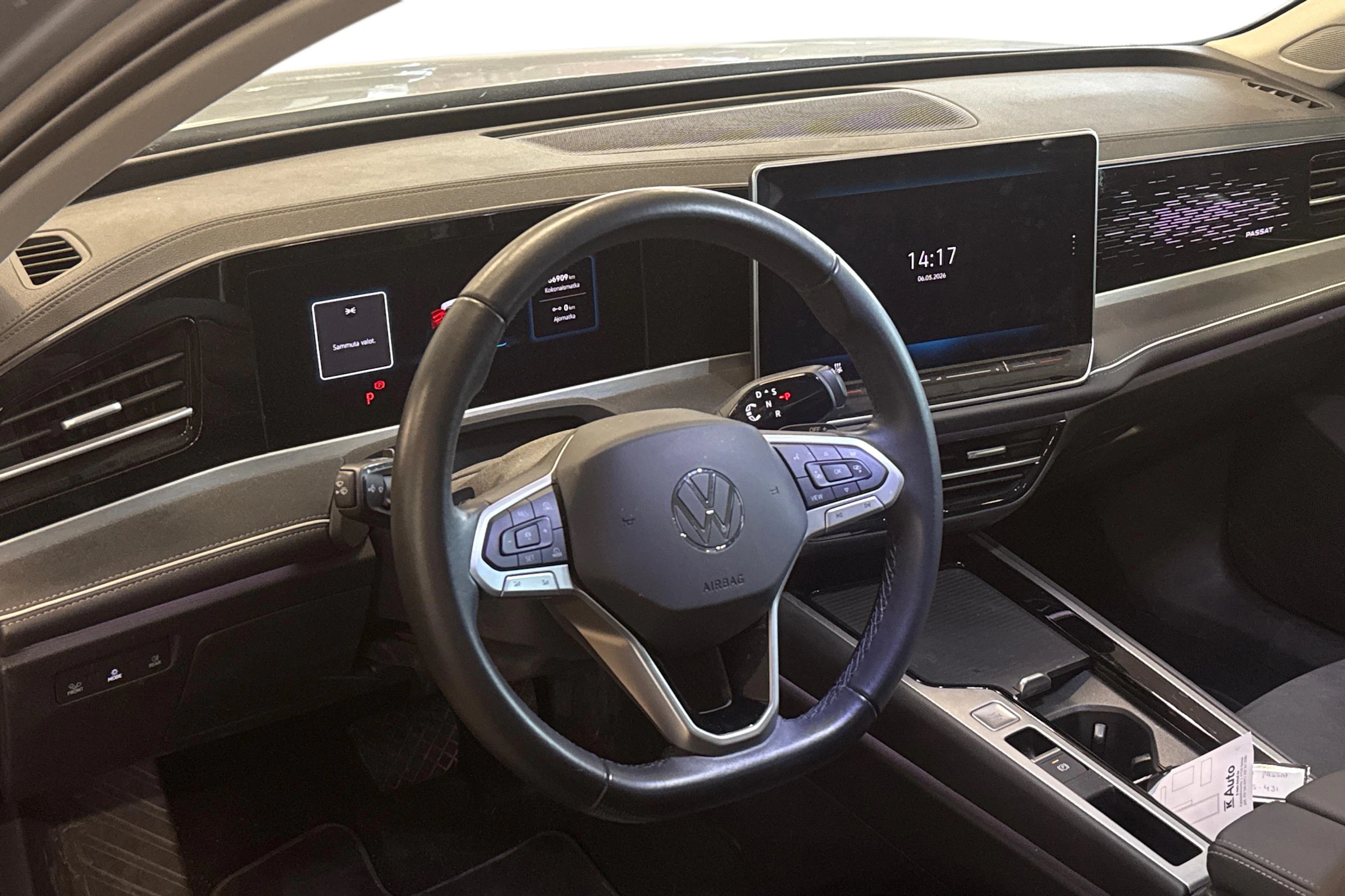 harmaa Volkswagen Passat 2025 kuva 3.