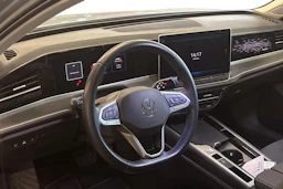 harmaa Volkswagen Passat 2025 kuva 3.