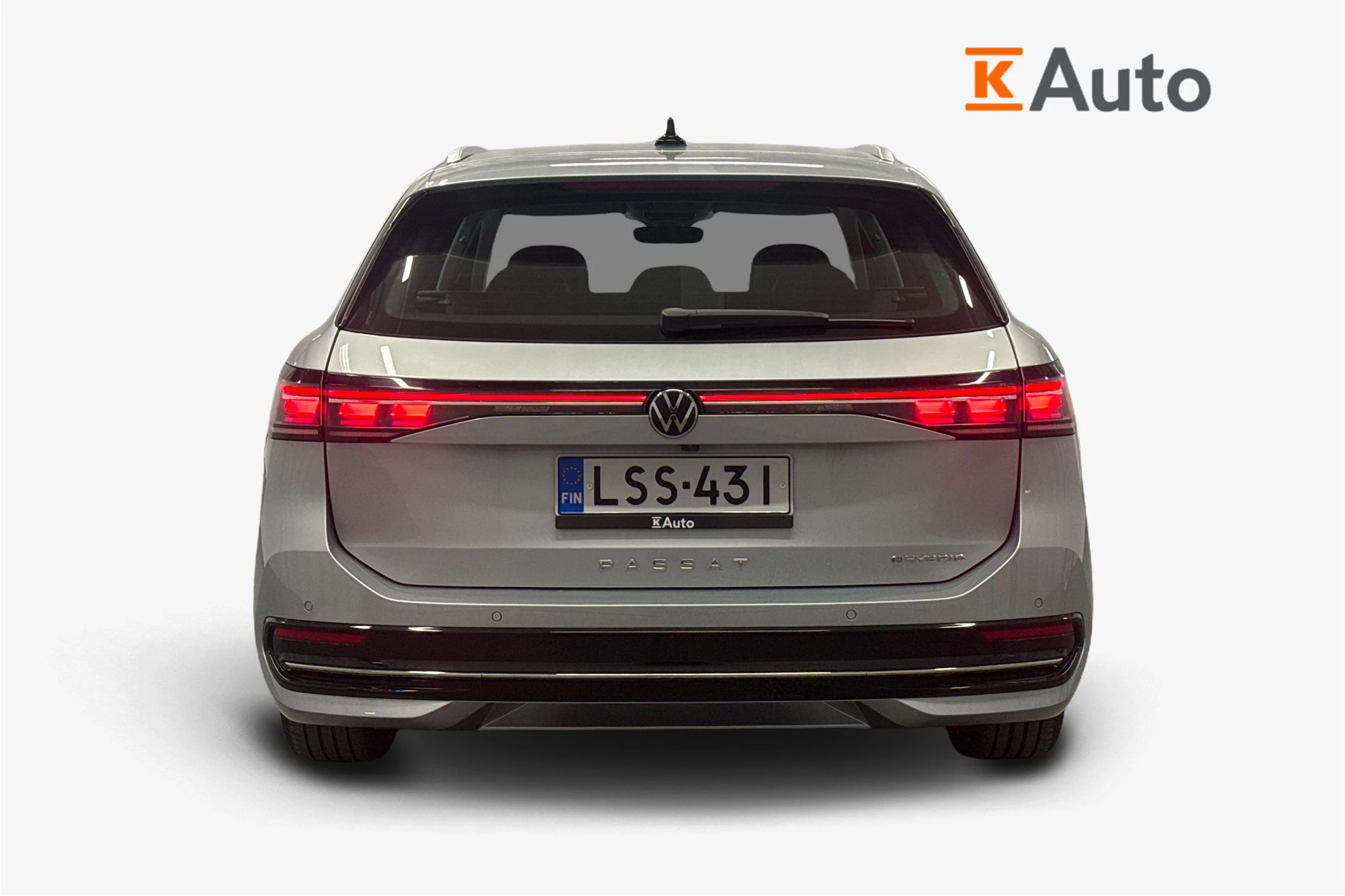 harmaa Volkswagen Passat 2025 kuva 4.