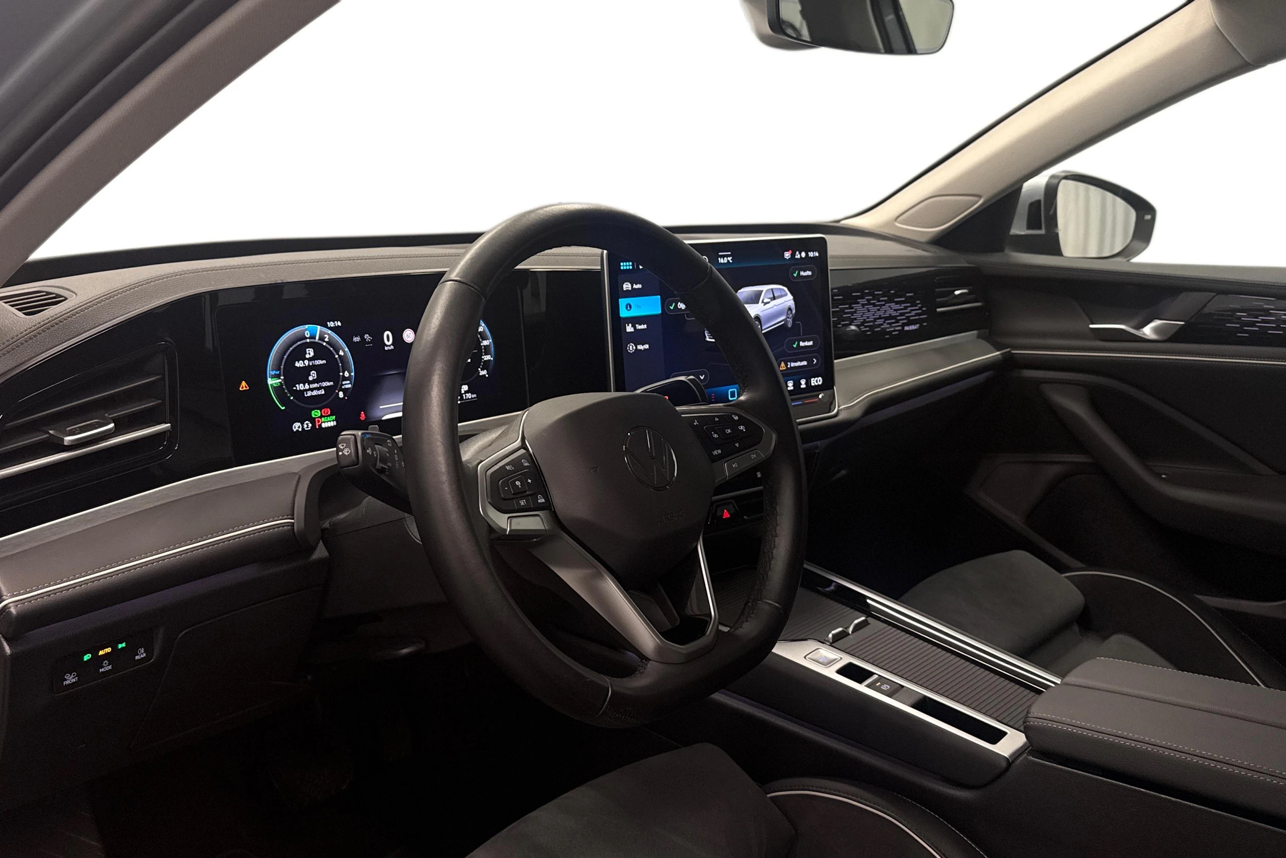 harmaa Volkswagen Passat 2025 kuva 8.
