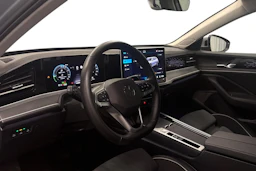 harmaa Volkswagen Passat 2025 kuva 8.