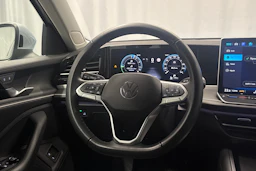 harmaa Volkswagen Passat 2025 kuva 15.