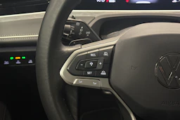 harmaa Volkswagen Passat 2025 kuva 16.