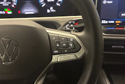 harmaa Volkswagen Passat 2025 kuva 17.