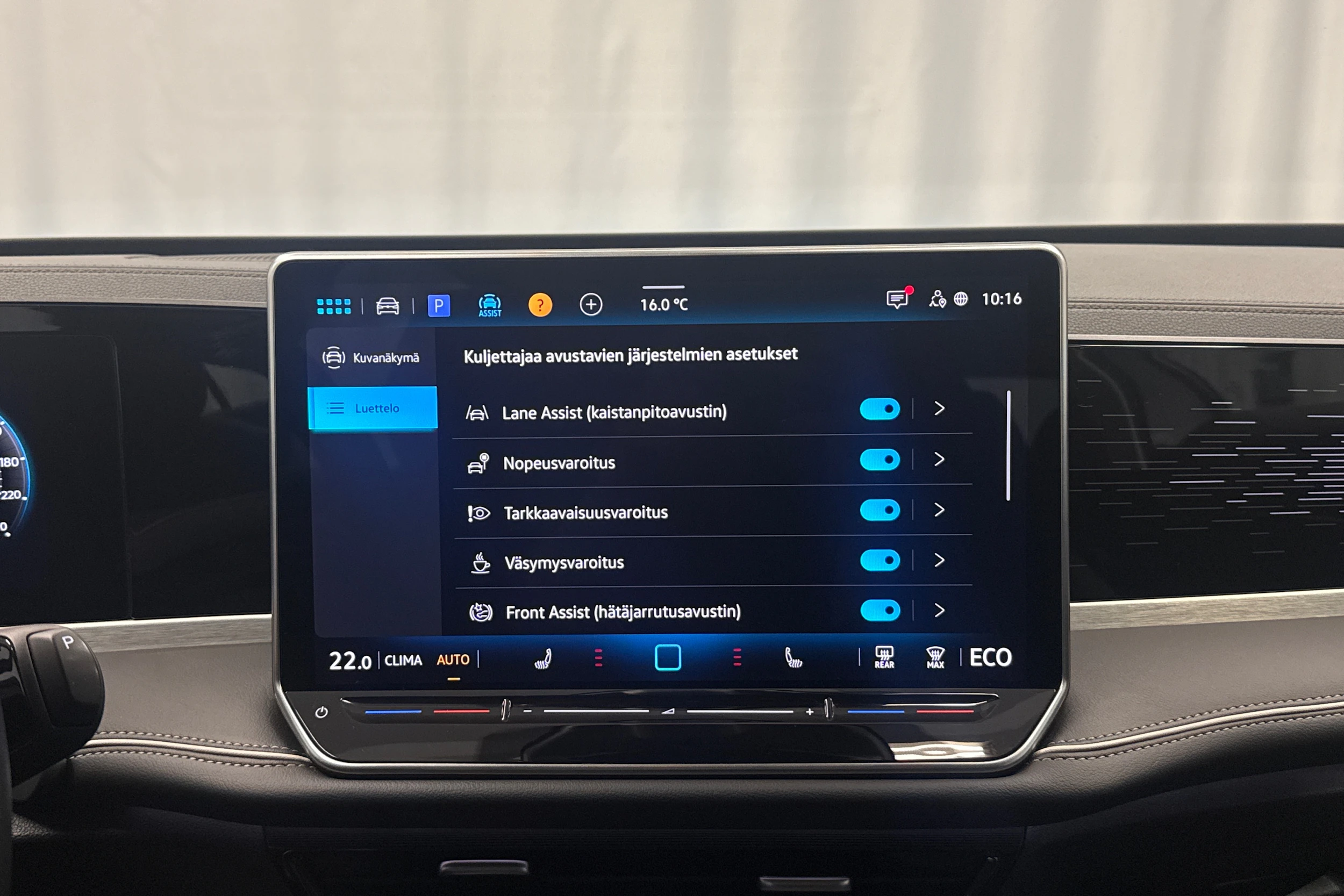 harmaa Volkswagen Passat 2025 kuva 19.