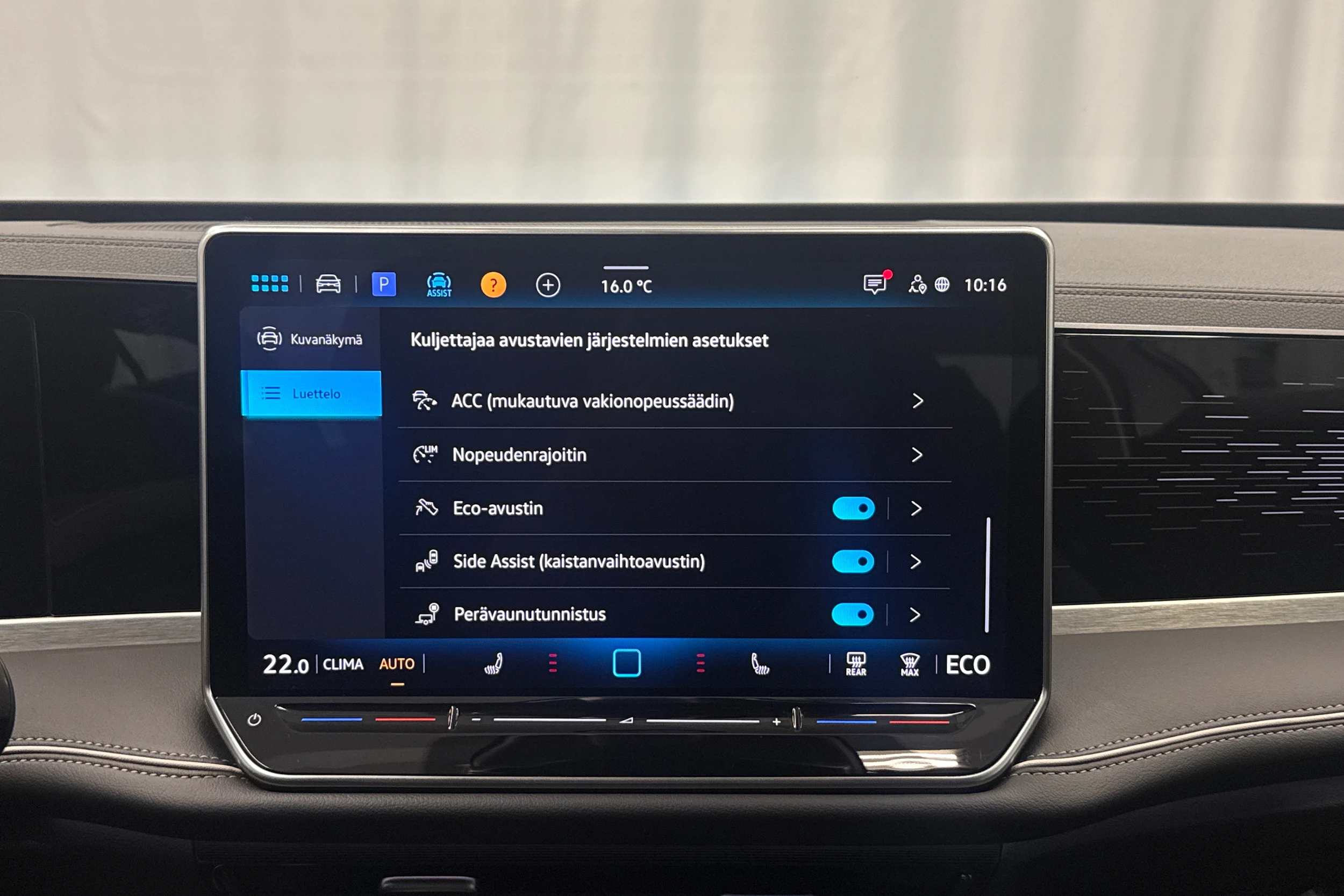 harmaa Volkswagen Passat 2025 kuva 20.