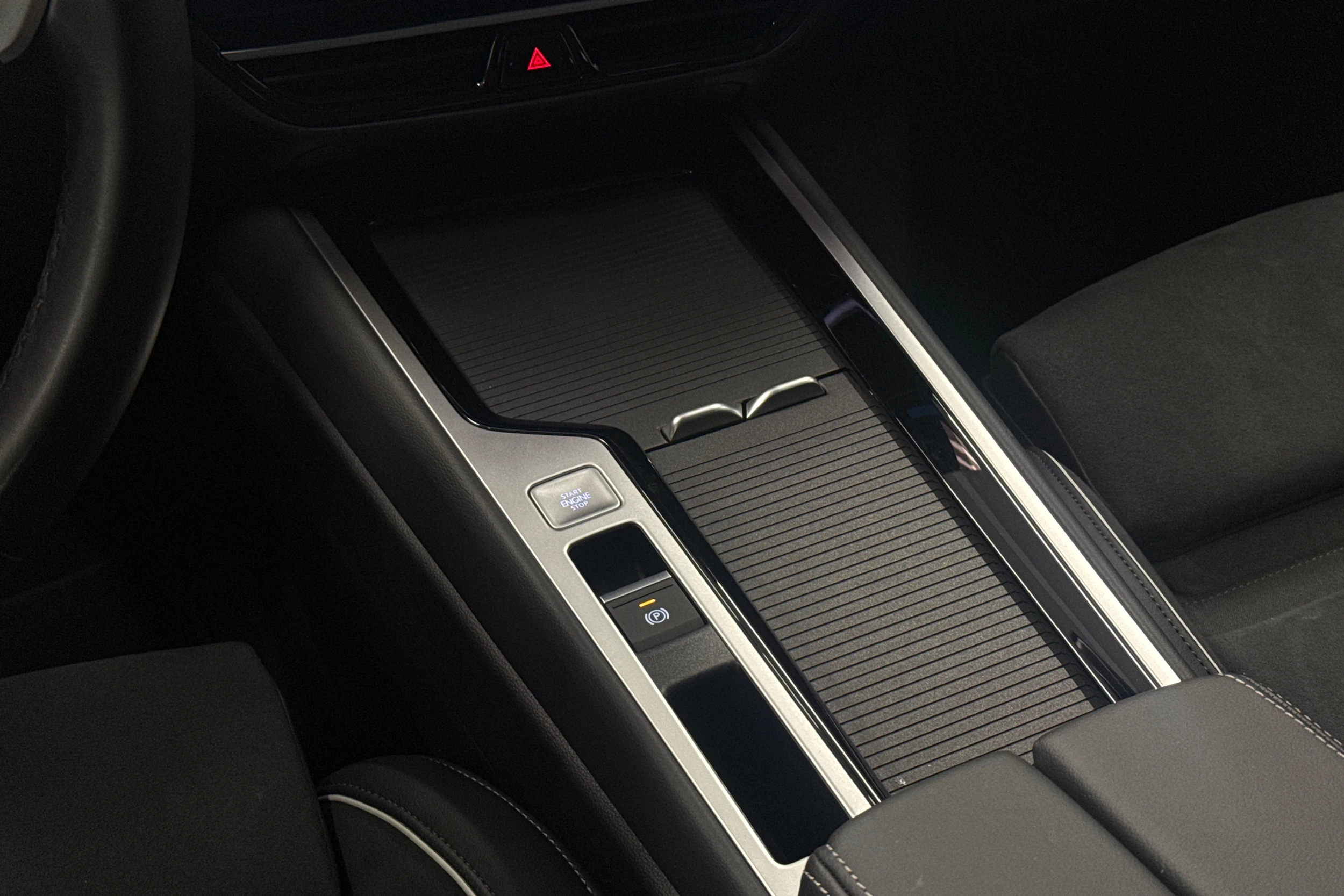 harmaa Volkswagen Passat 2025 kuva 25.