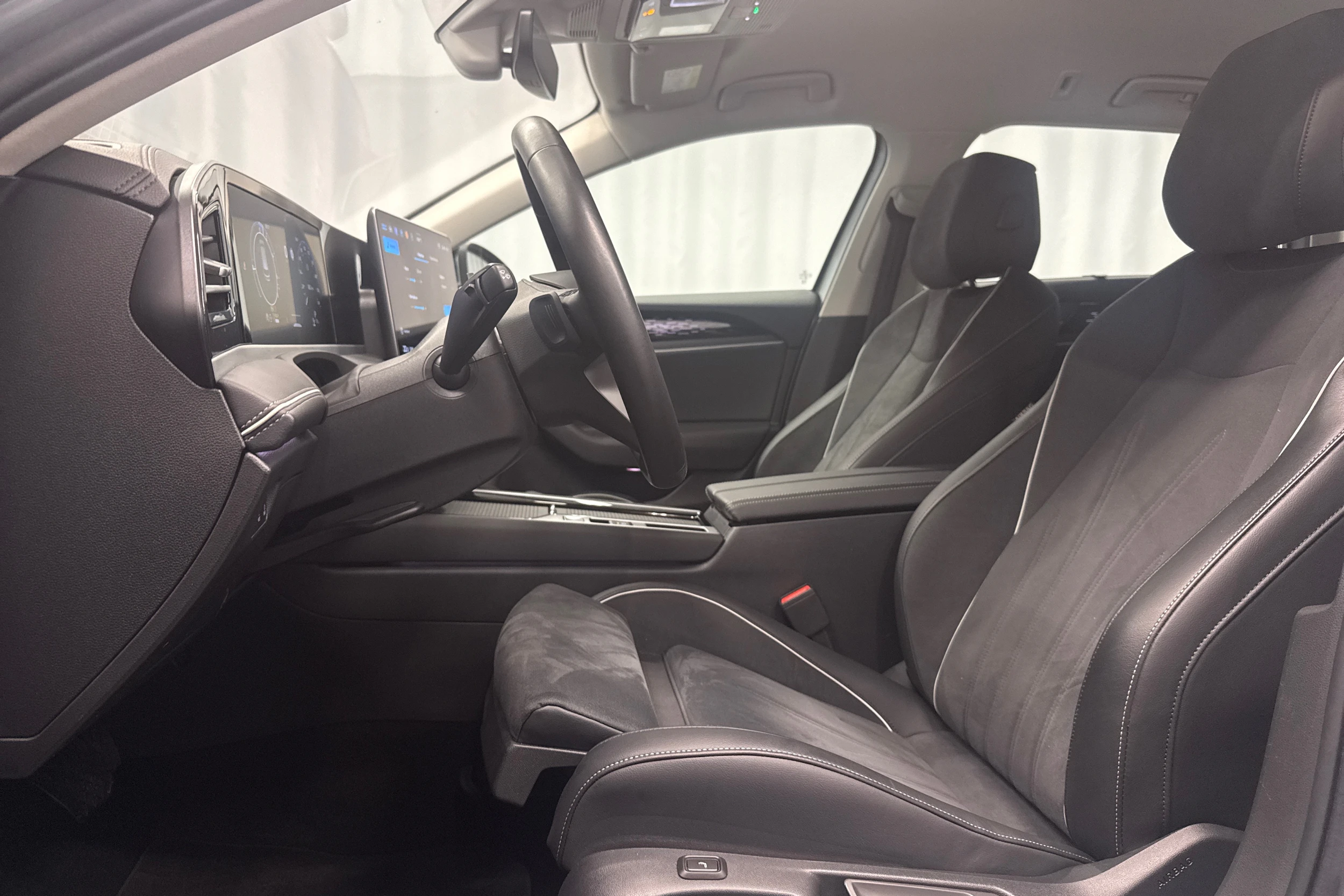 harmaa Volkswagen Passat 2025 kuva 26.