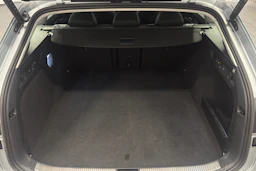 harmaa Volkswagen Passat 2025 kuva 28.