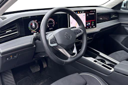 harmaa Volkswagen Passat 2025 kuva 3.