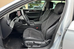 harmaa Volkswagen Passat 2025 kuva 4.