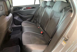 harmaa Volkswagen Passat 2025 kuva 11.
