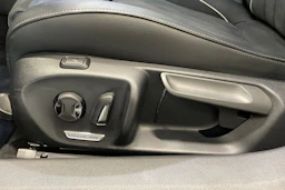 harmaa Volkswagen Passat 2025 kuva 16.