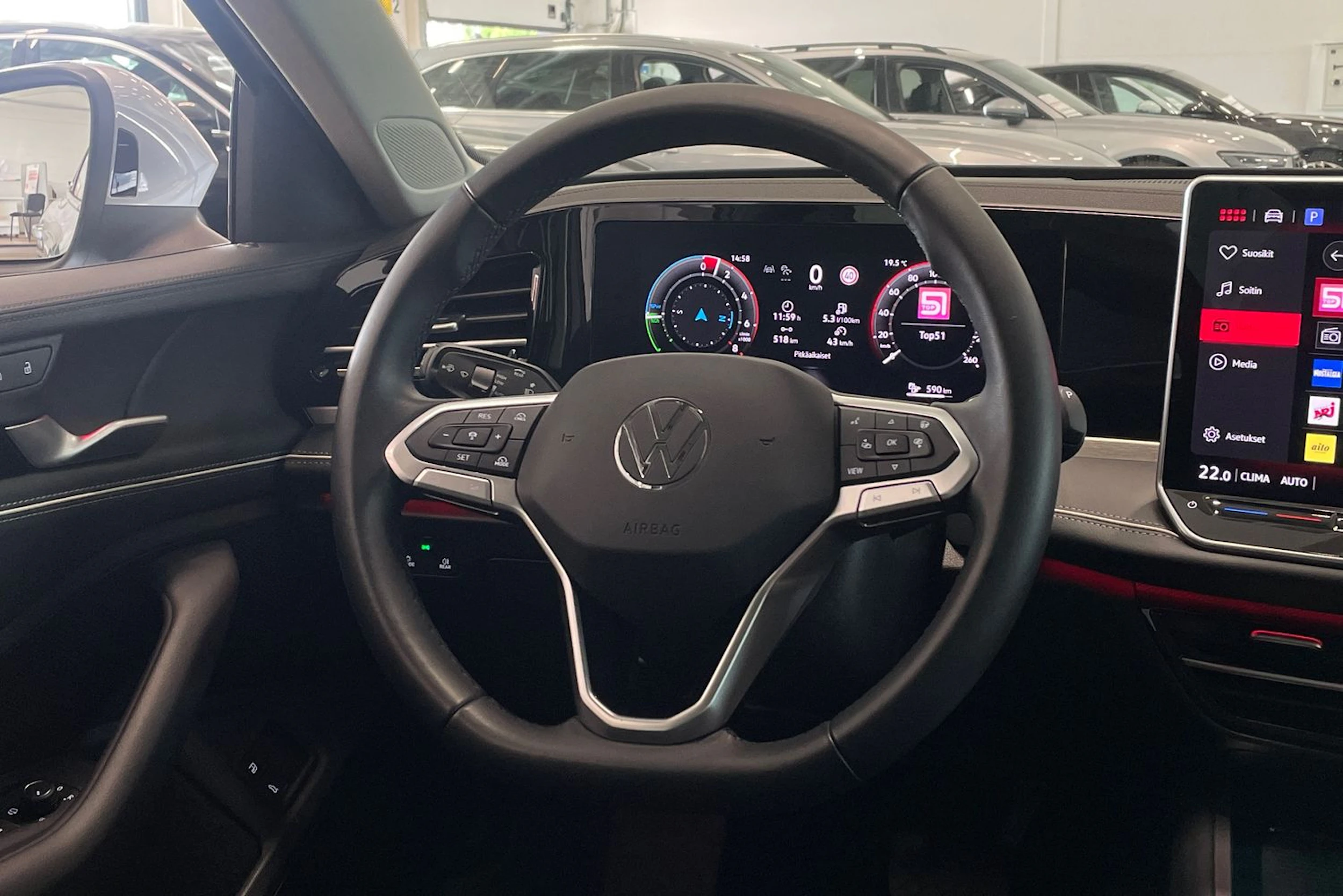 harmaa Volkswagen Passat 2025 kuva 17.
