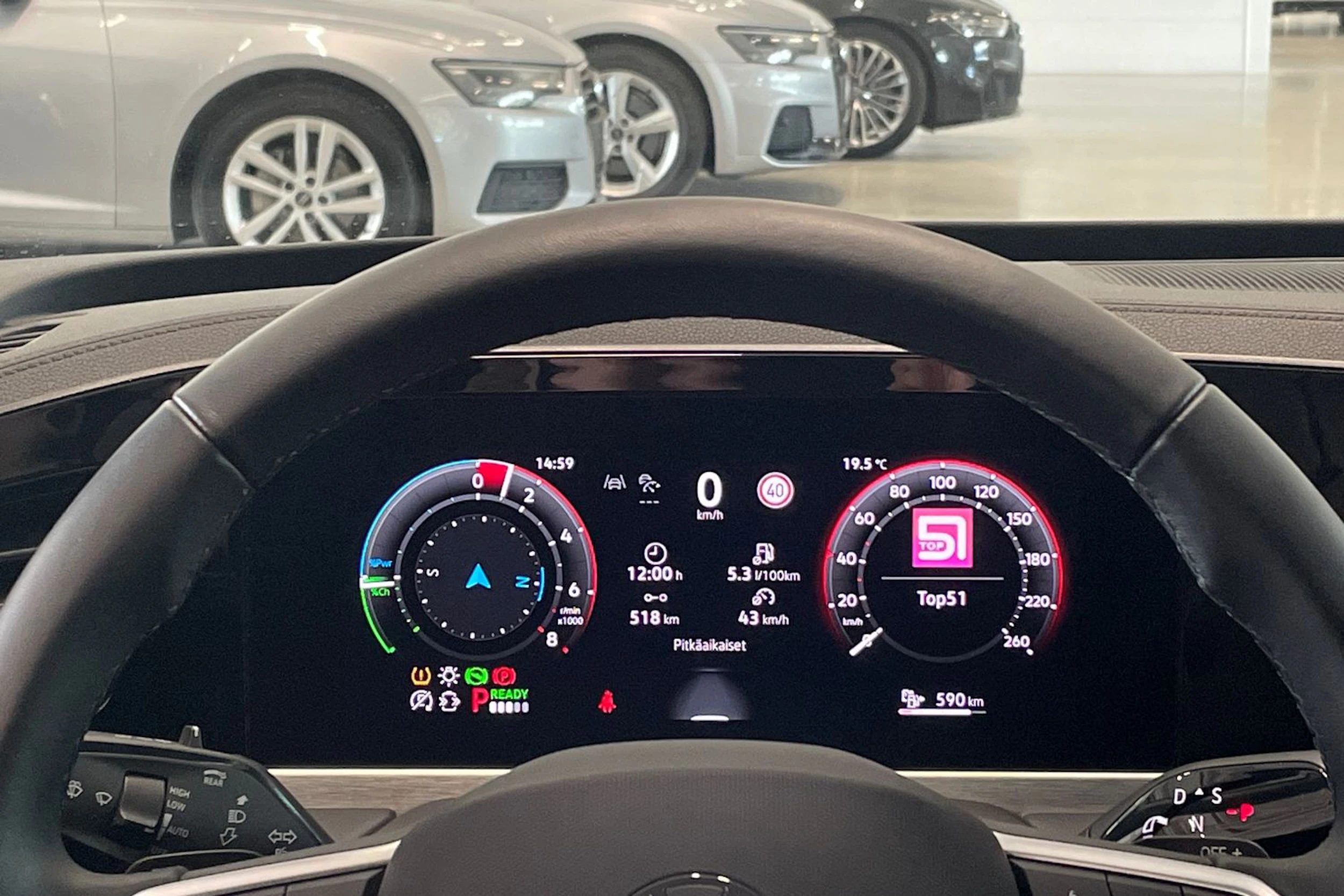 harmaa Volkswagen Passat 2025 kuva 18.