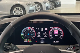 harmaa Volkswagen Passat 2025 kuva 18.