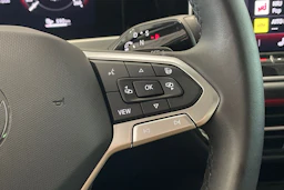 harmaa Volkswagen Passat 2025 kuva 19.