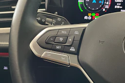 harmaa Volkswagen Passat 2025 kuva 20.
