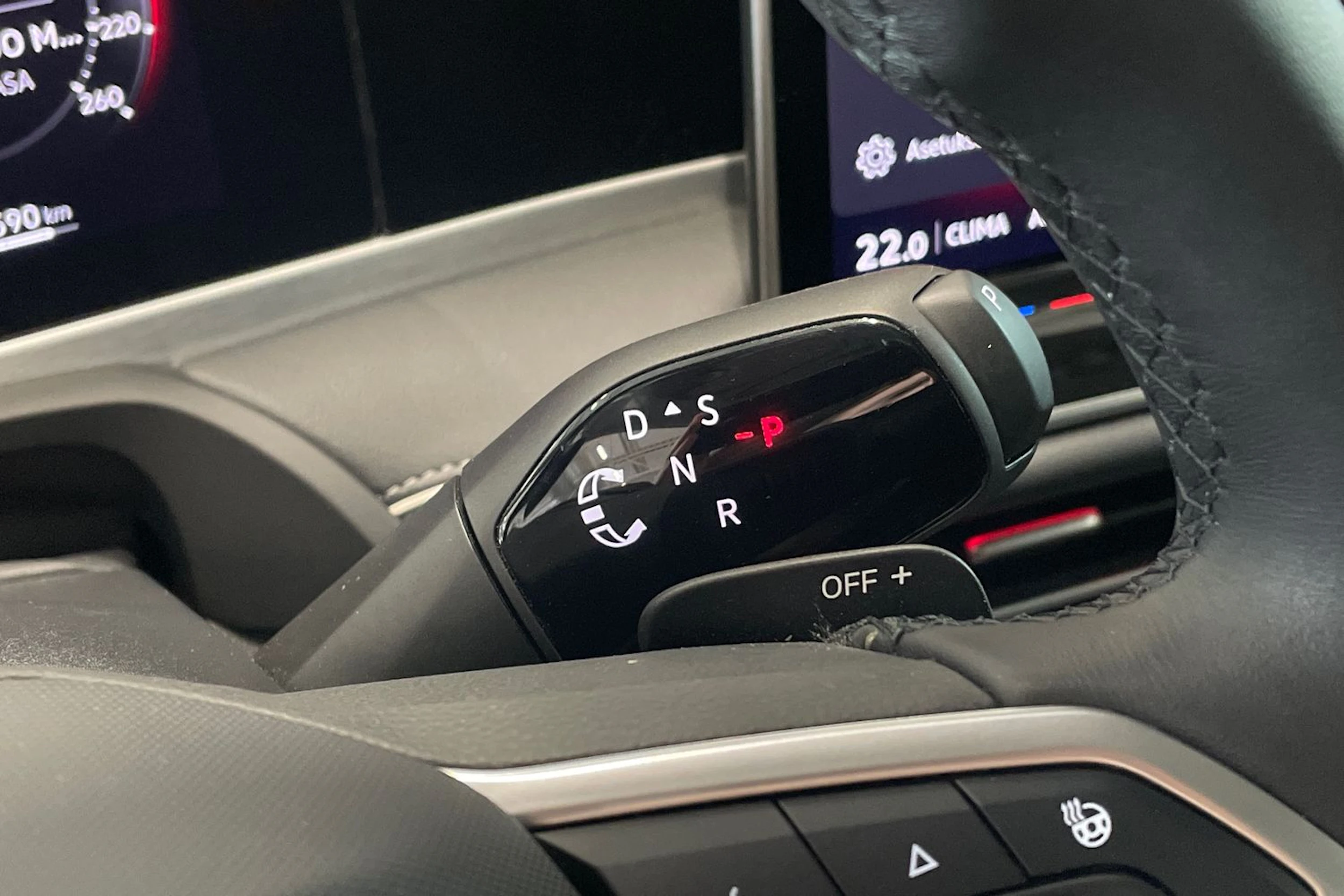 harmaa Volkswagen Passat 2025 kuva 21.