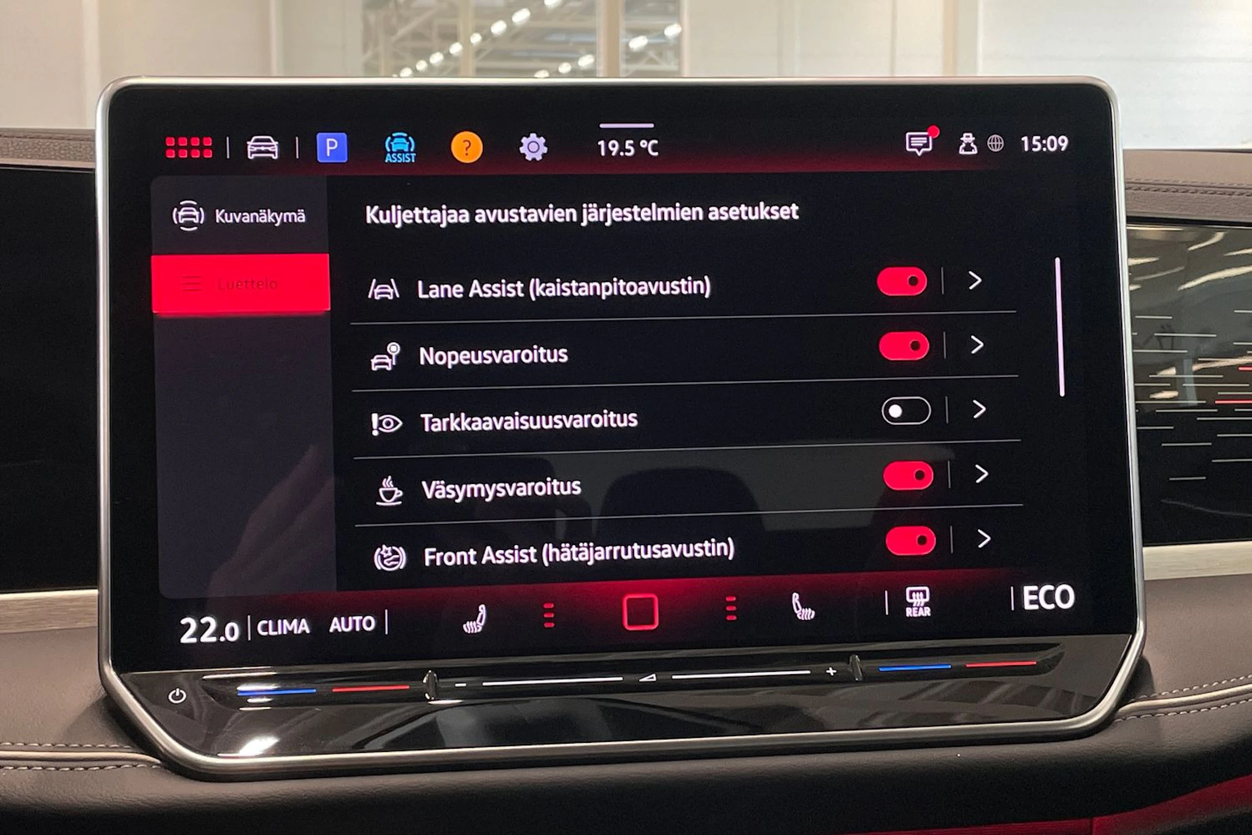 harmaa Volkswagen Passat 2025 kuva 23.