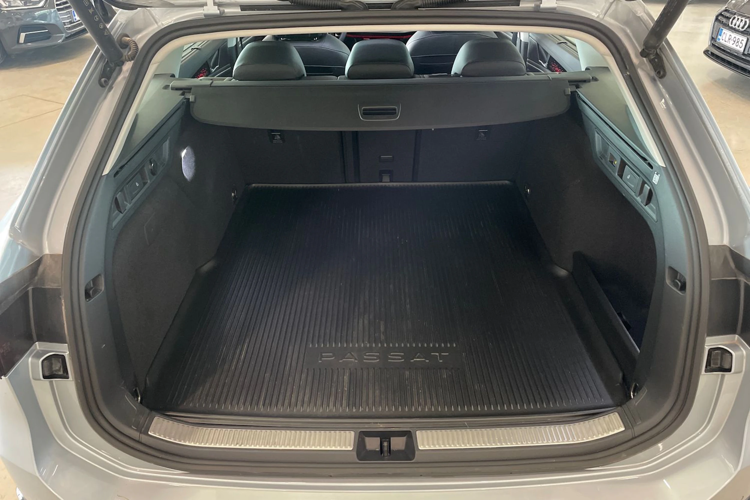 harmaa Volkswagen Passat 2025 kuva 34.