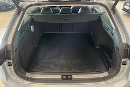harmaa Volkswagen Passat 2025 kuva 34.