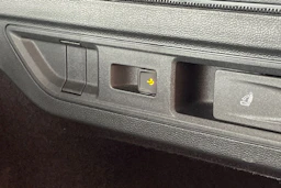harmaa Volkswagen Passat 2025 kuva 37.