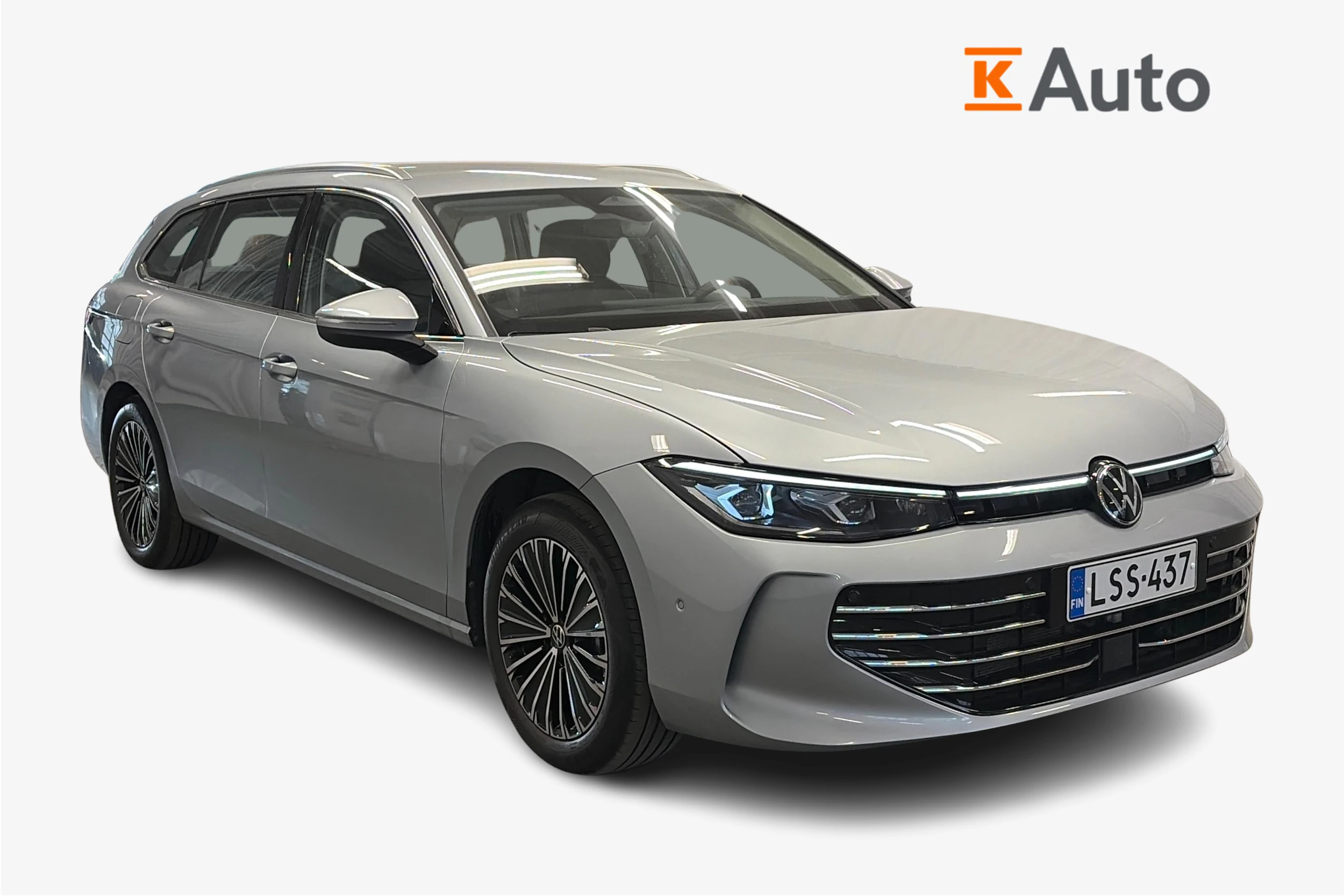 harmaa Volkswagen Passat 2025 kuva 1.