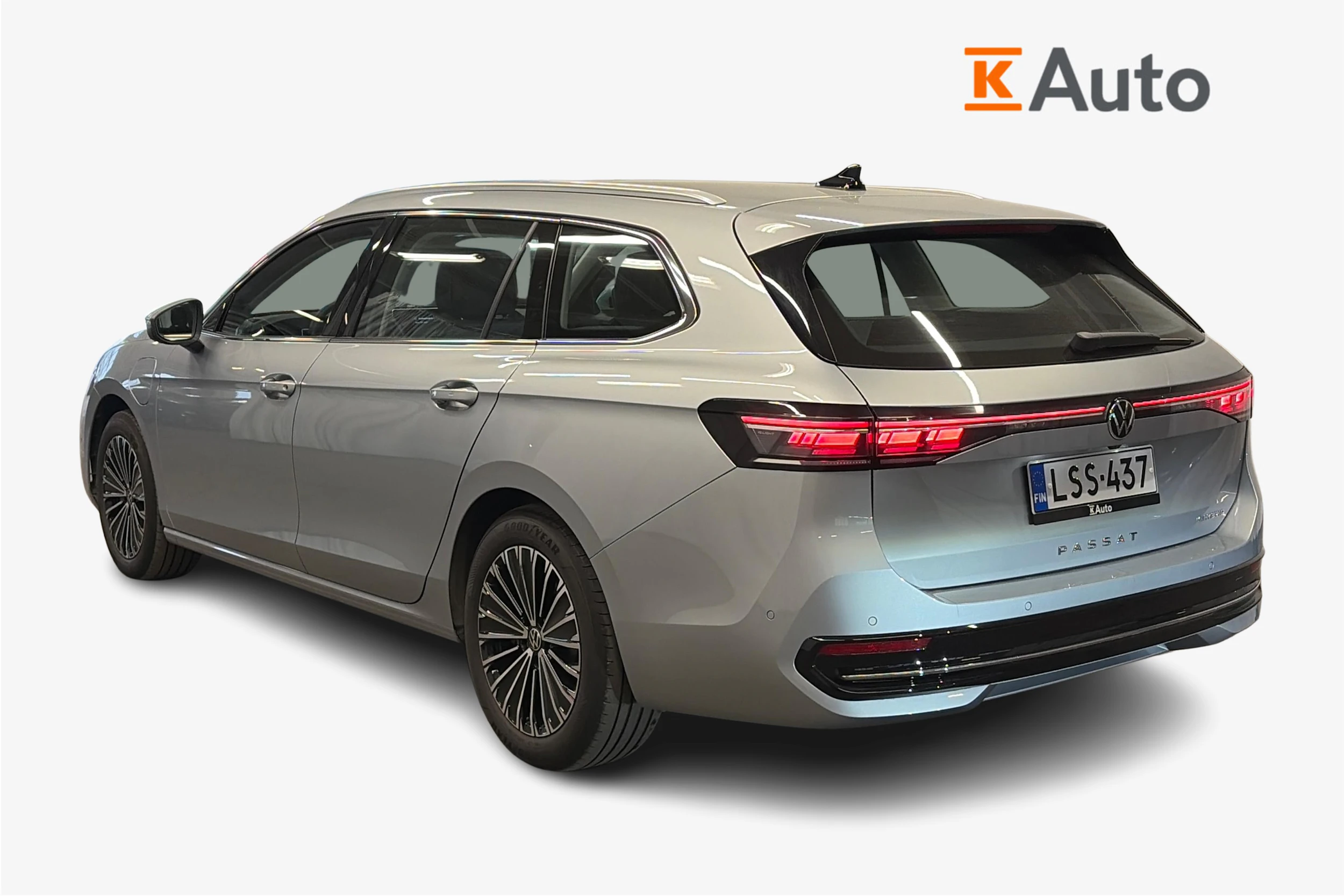 harmaa Volkswagen Passat 2025 kuva 2.
