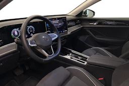 harmaa Volkswagen Passat 2025 kuva 3.