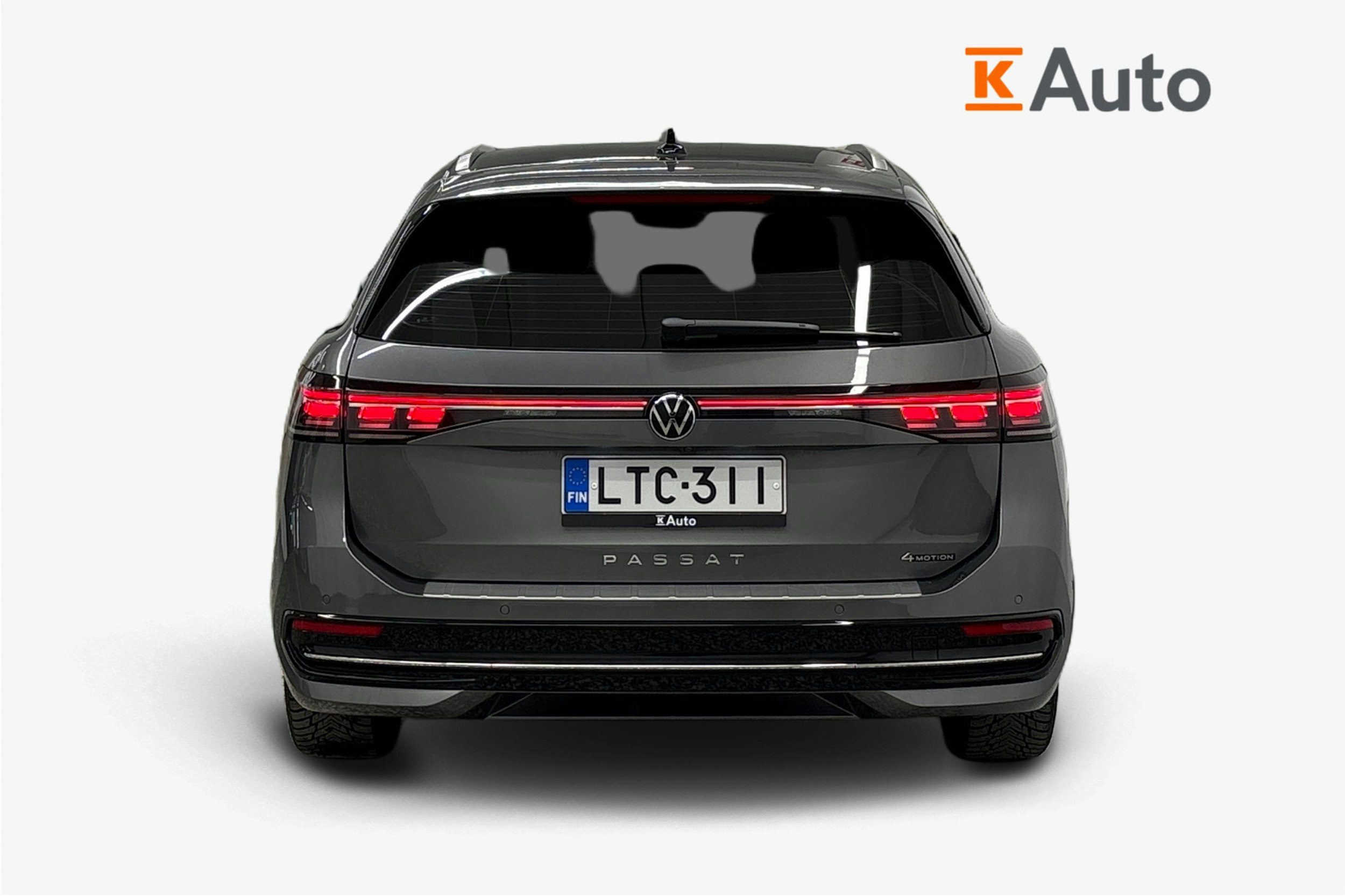 harmaa Volkswagen Passat 2025 kuva 3.