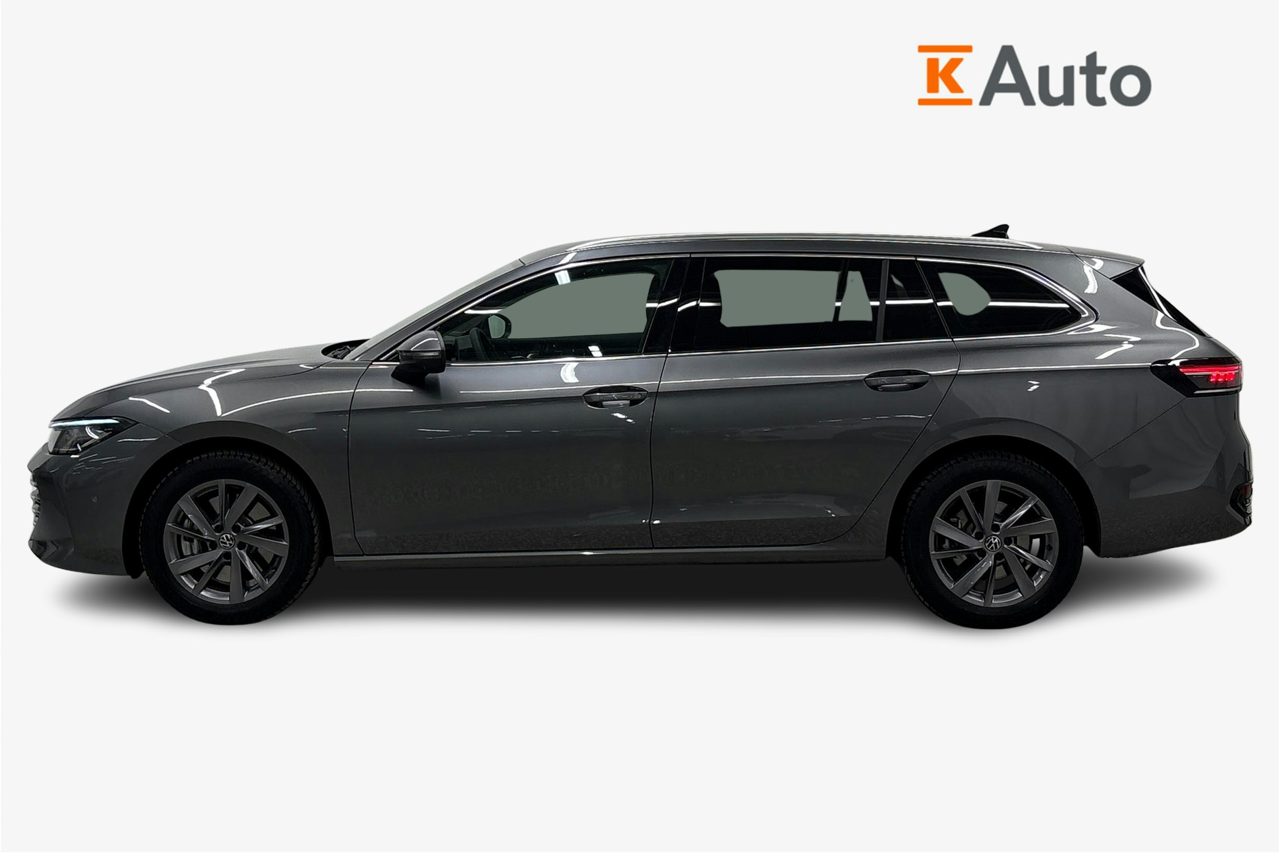 harmaa Volkswagen Passat 2025 kuva 6.