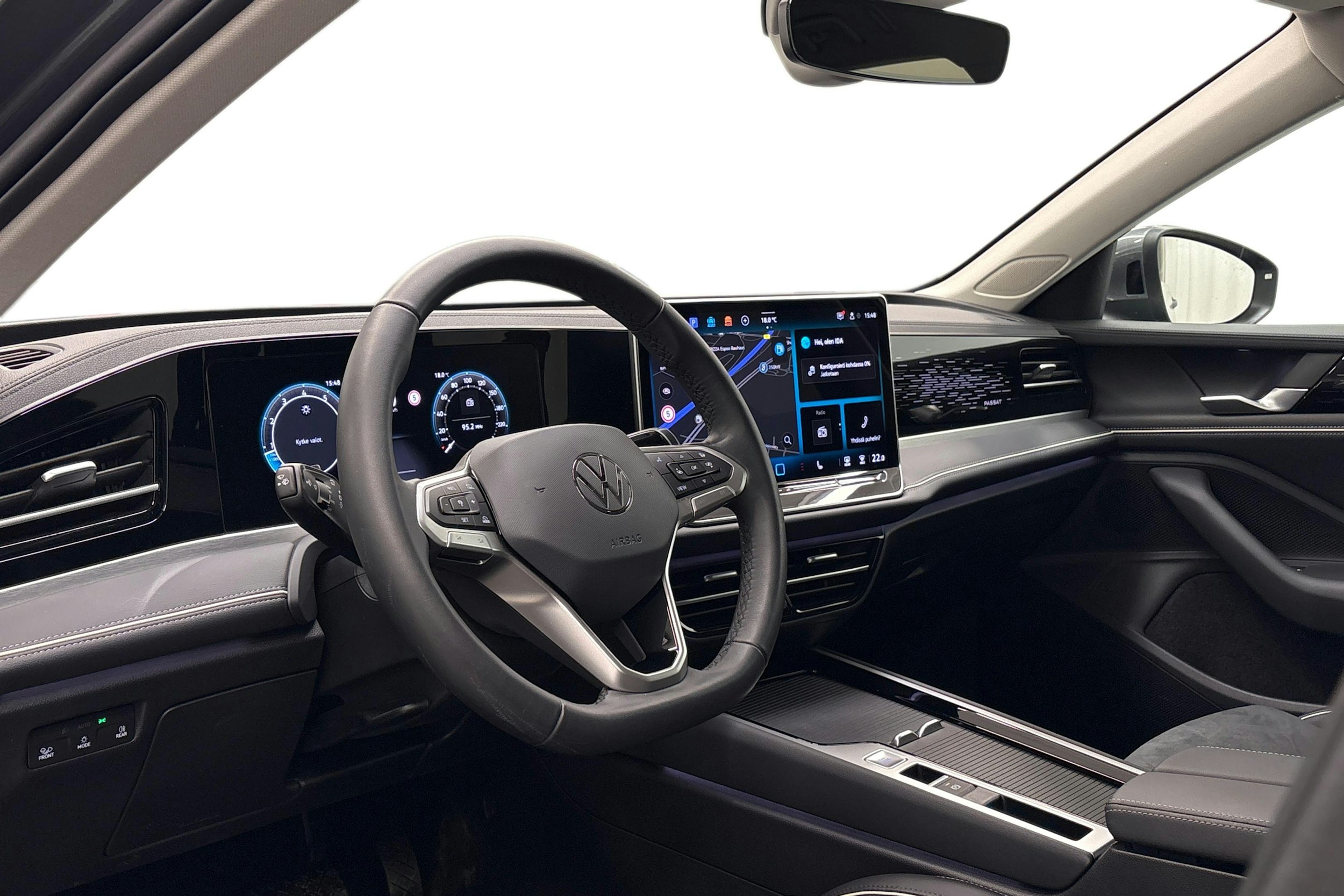 harmaa Volkswagen Passat 2025 kuva 7.