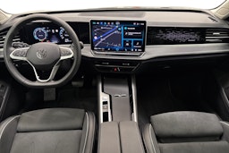 harmaa Volkswagen Passat 2025 kuva 9.