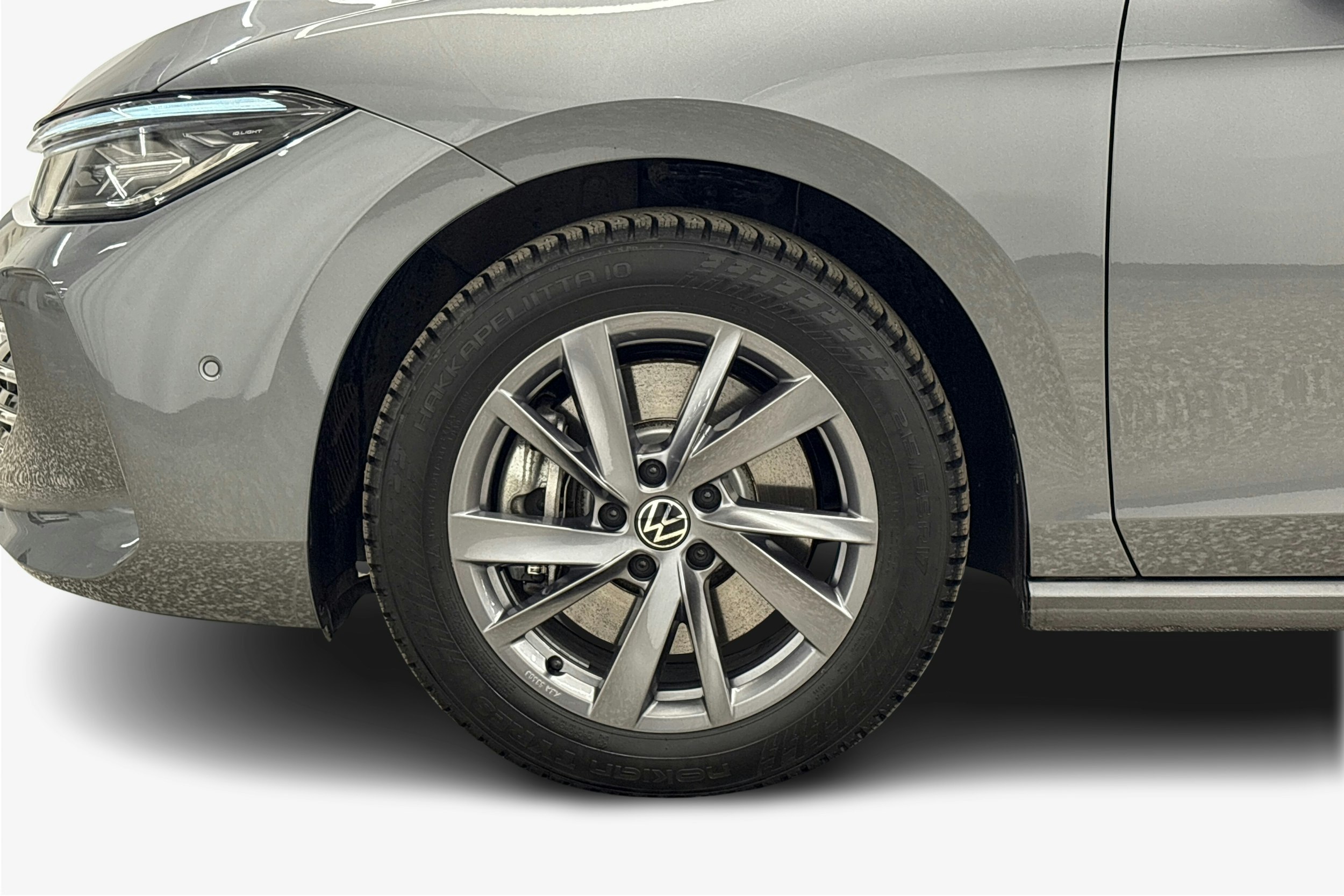 harmaa Volkswagen Passat 2025 kuva 11.