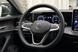 harmaa Volkswagen Passat 2025 kuva 14.