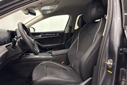 harmaa Volkswagen Passat 2025 kuva 15.