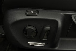 harmaa Volkswagen Passat 2025 kuva 16.